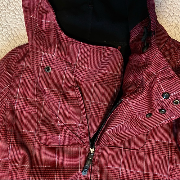 Oakley snowboarding/skiing jacket. Size Small. Very gently used. - Picture 8 of 8